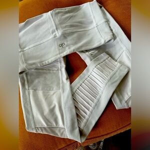 💕ALO size 4 Like New💕